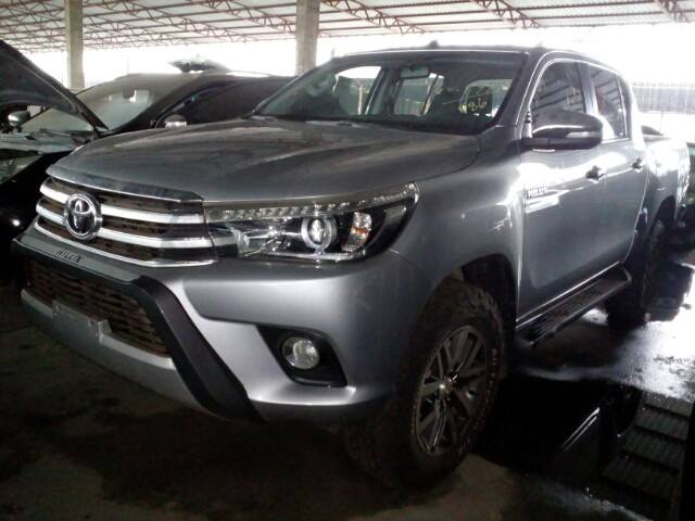 TOYOTA  HILUX